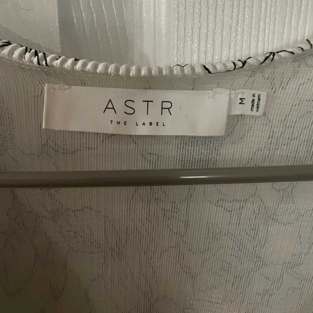 Astr Black & White Floral Puff Sleeve V-Neck Blouse M